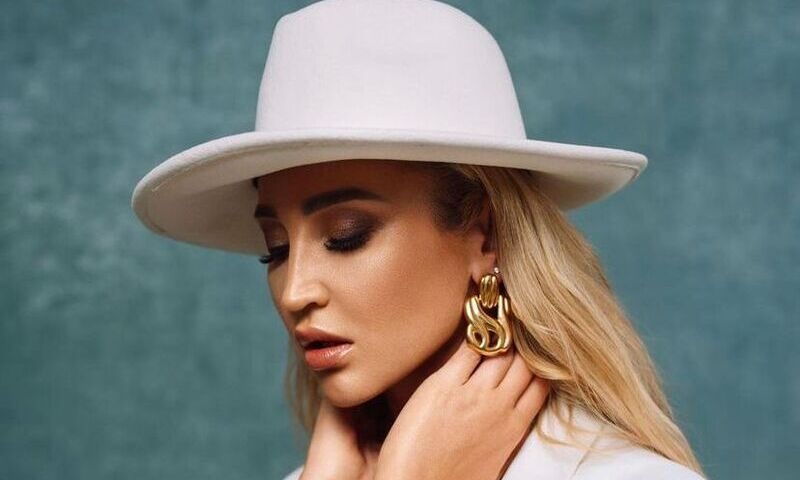 «Рука атрофировалась»: Бузова вышла на связь из больницы после тревоги поклонников