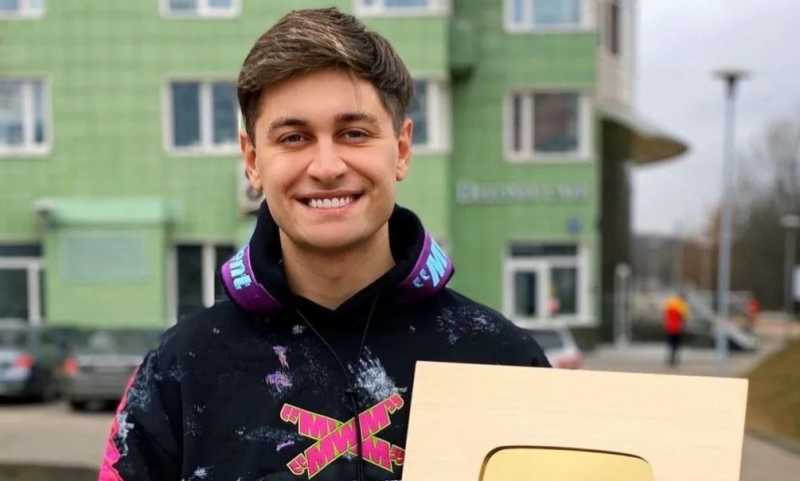 «Там все очень плохо»: Дава помог 14-летнему школьнику, семью которого обокрали мошенники