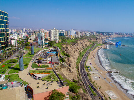В Перу нашли связанную веревками мумию, руками она закрывает лицо