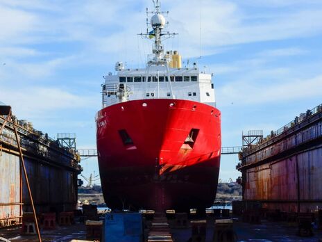 Елизавета ІІ спускала на воду, Зеленский менял название. Что известно о первом украинском ледоколе «Ноосфера», который готовятся отправить в Антарктиду