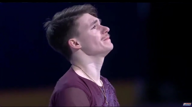 Упал на лёд и разрыдался: сын погибших в авиакатастрофе фигуристов Шишковой и Наумова посвятил номер родителям