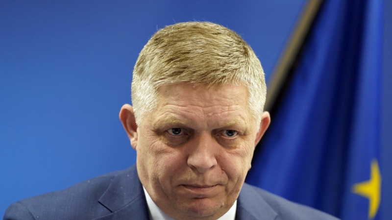 Фицо заявил, что не собирается 9 мая ехать в Киев вместо Москвы