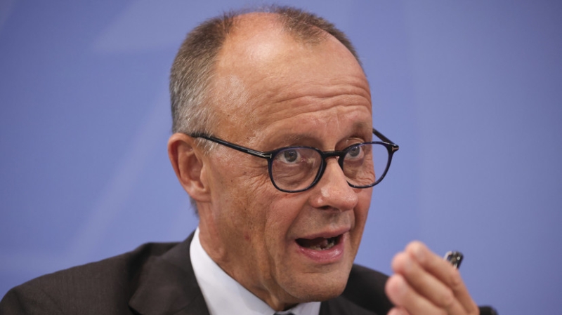 Сенатор Джабаров напомнил о нацистах в семье Мерца, оскорбившего Путина