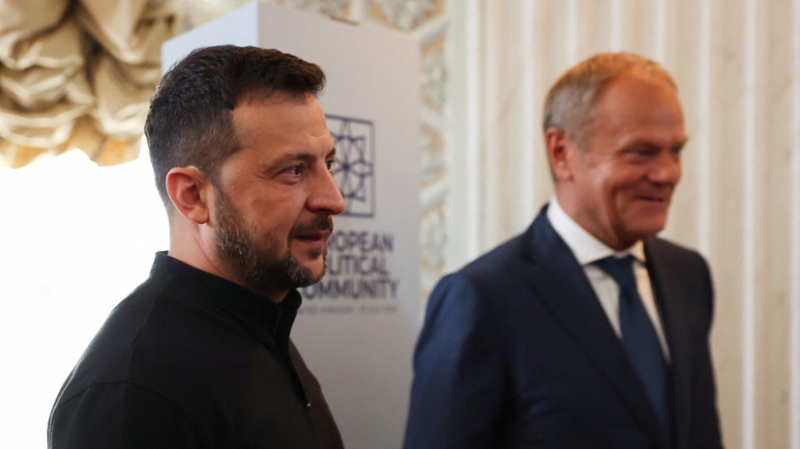 Туск потребовал у Зеленского сведения о связанных с диверсиями украинцах